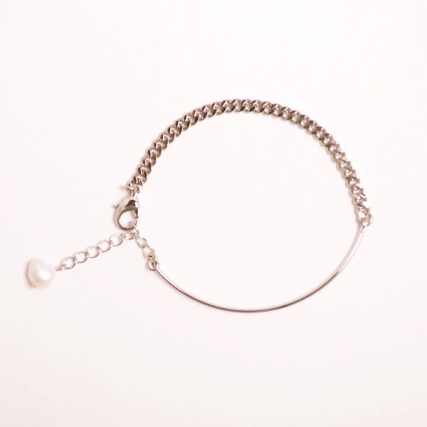 Curved Bar Chain Bracelet