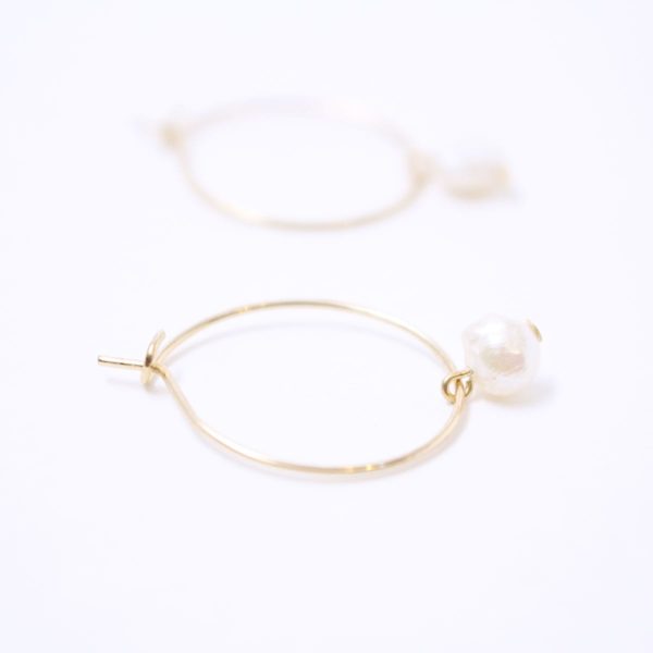 Small Natural Pearl Earring