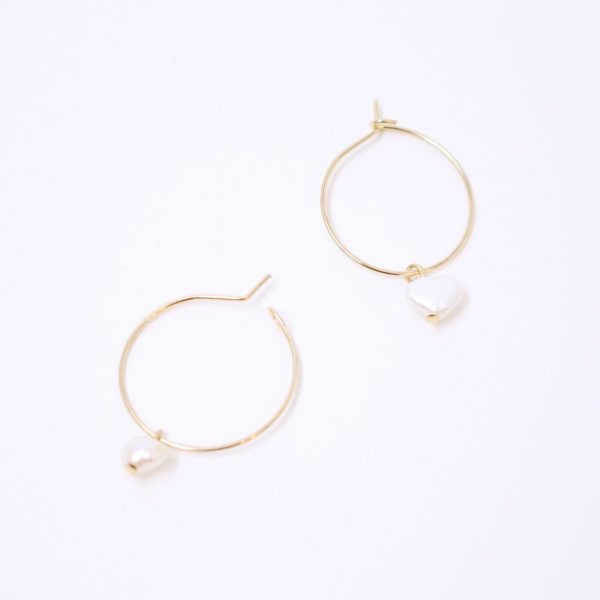 Small Natural Pearl Earring